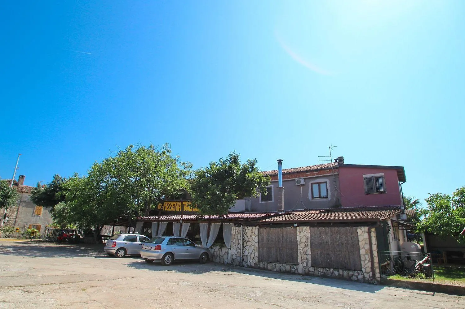 Bezauberndes Studio-Apartment Nur 200 Meter Zum Strand Mit Eigener Galerie Novigrad  Apartment