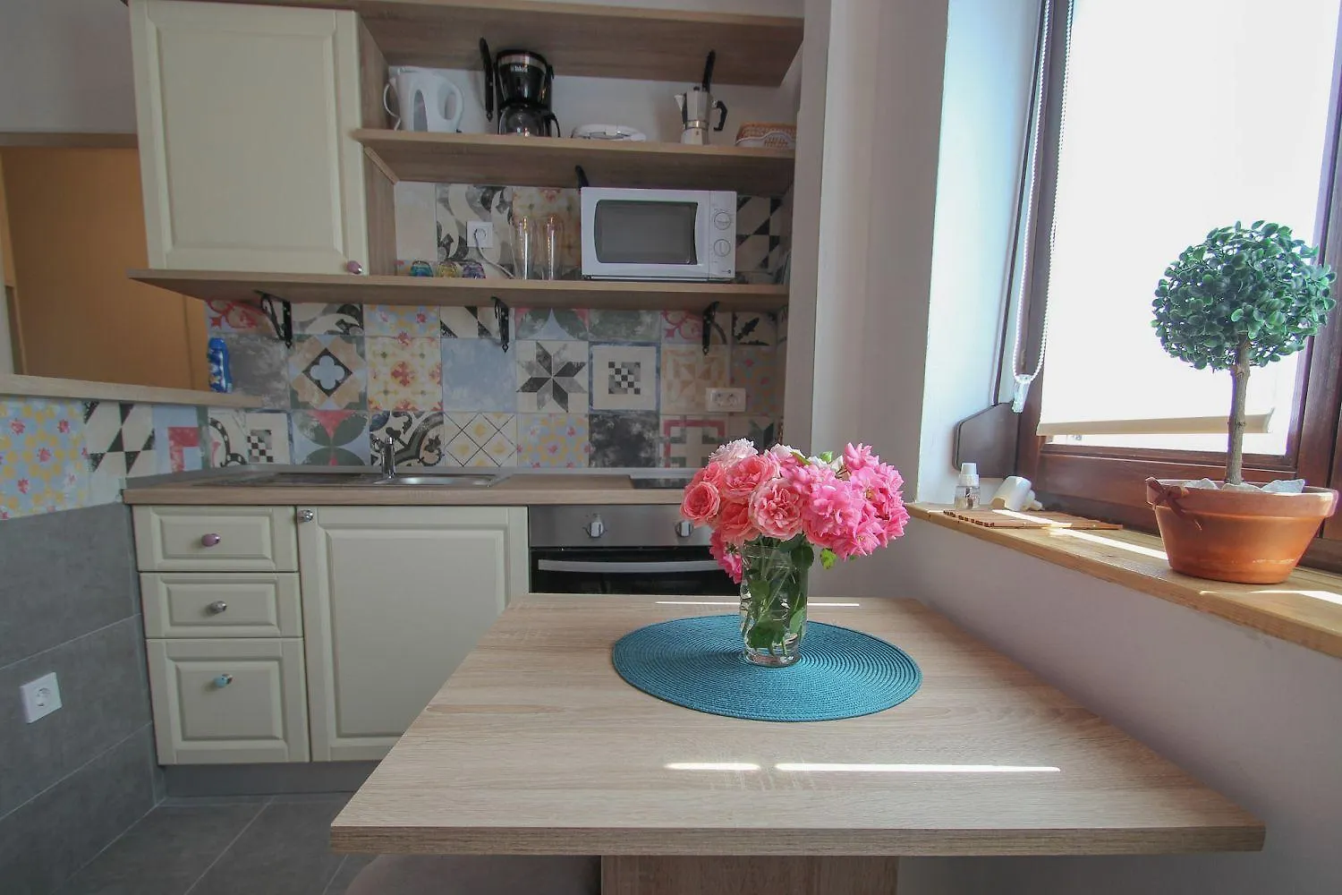 Apartment Bezauberndes Studio-Apartment Nur 200 Meter Zum Strand Mit Eigener Galerie Novigrad  Croatia