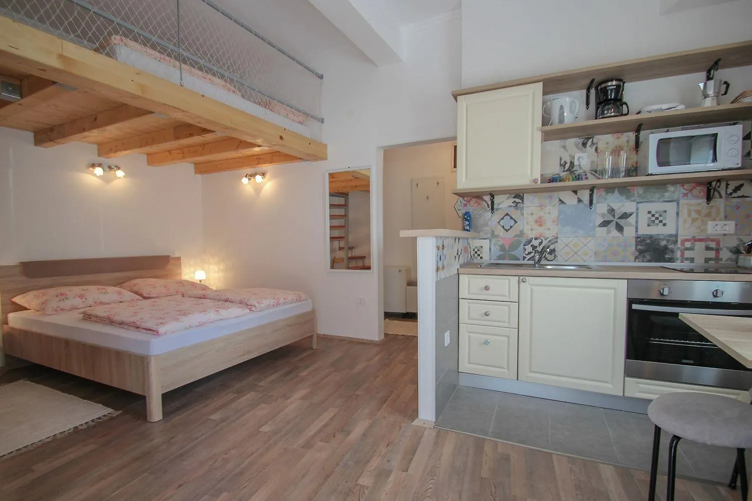 Bezauberndes Studio-Apartment Nur 200 Meter Zum Strand Mit Eigener Galerie Novigrad  Novigrad (Istria)