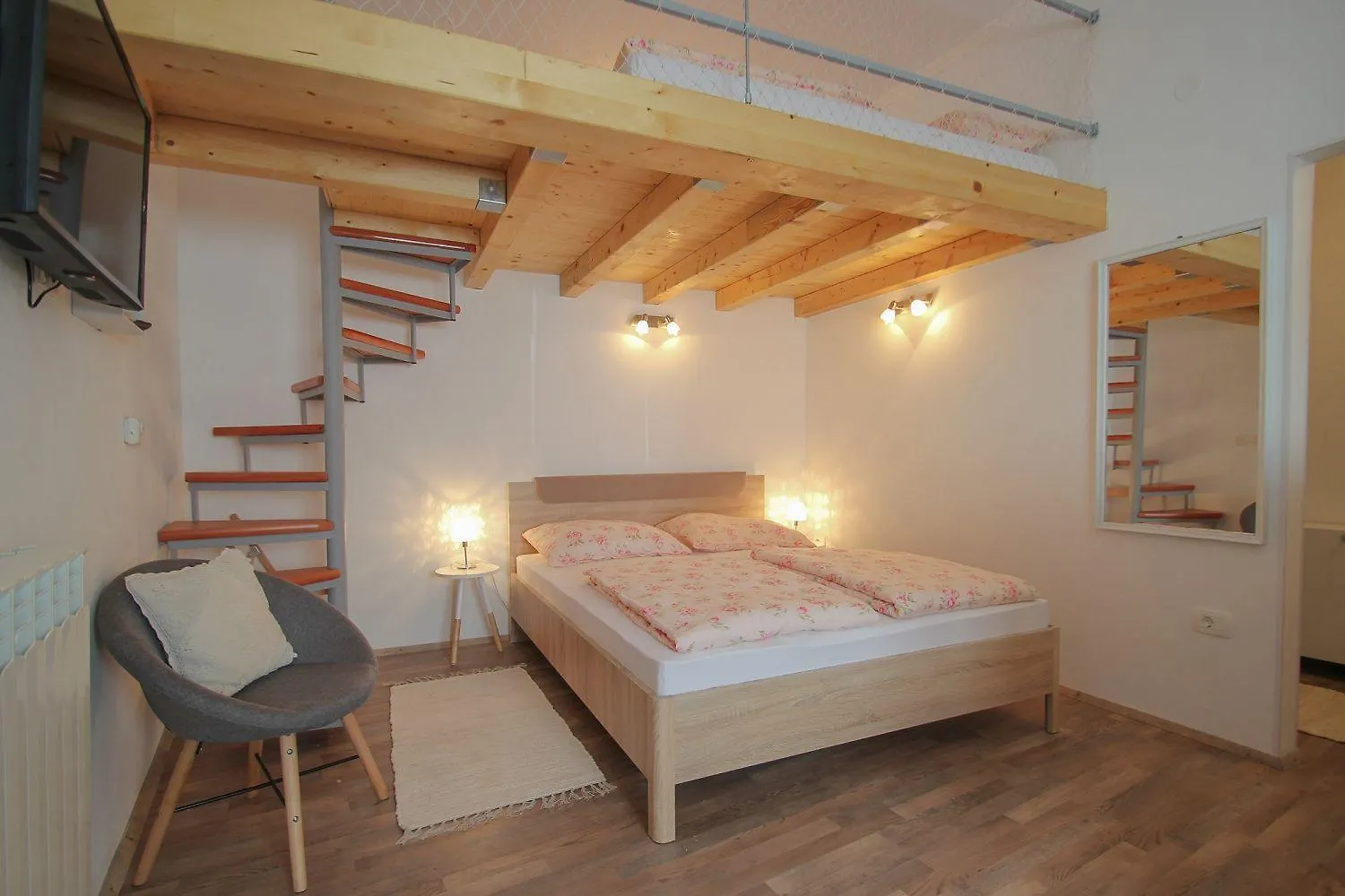 Apartment Bezauberndes Studio-Apartment Nur 200 Meter Zum Strand Mit Eigener Galerie Novigrad  Croatia